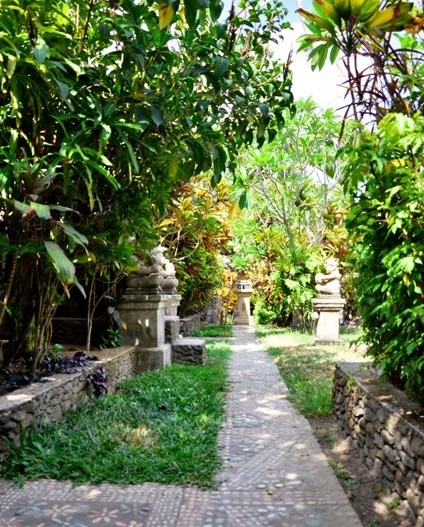 Weg im Garten - Indonesien - 