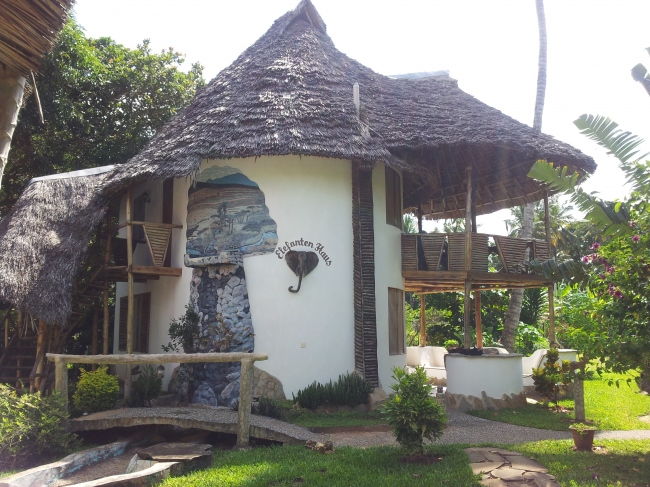 Das Gästehaus mit Elefantenzimmer 1 Terasse, und Elefantenzimmer 2 mit Balkon - Kenia - 