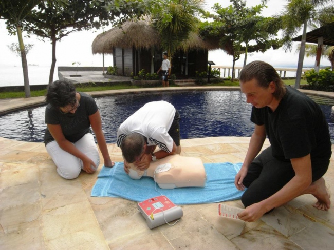 Rescue Diver Kurs am Pool - Indonesien - 