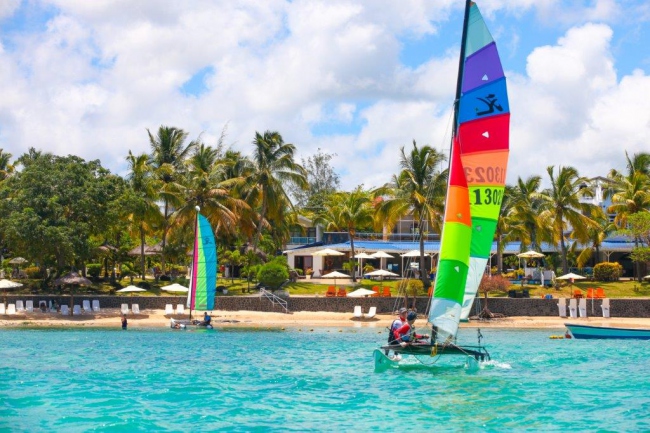 Wir sind am Strand von dem Coral Azur Beach Resort im Norden von Mauritius stationiert - Mauritius - 