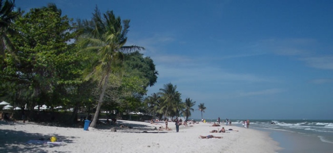Am Strand gibt es viele Wassersportmöglichkeiten - Thailand - 