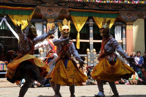 Traditionelle Tänze. - Bhutan - 