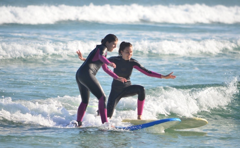 Surfcamp, Surfschule und Wellenreiten an der Atlantikküste