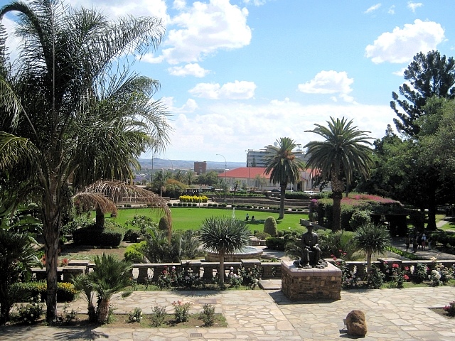 Windhoek, Blick vom historischen 'Tintenpalast' auf die Innenstadt - Namibia - 