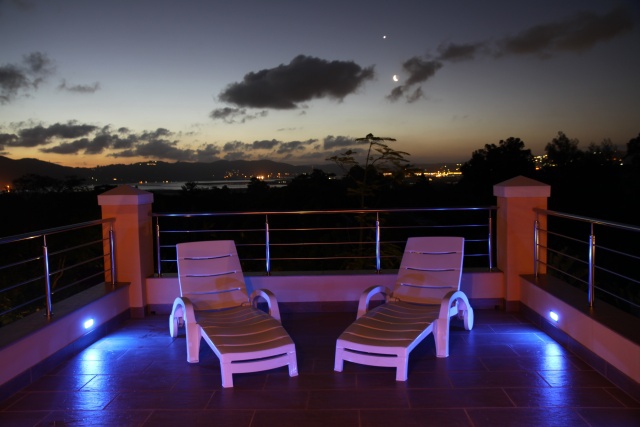 Terrasse der Manor Africa Suite bei Nacht - Südafrika - 